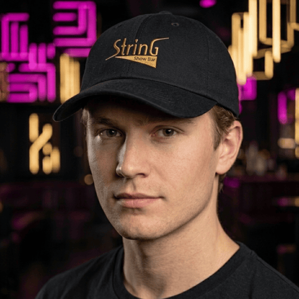 String Showbar Organic Dad Cap – Svart Caps i 100% Økologisk Bomull